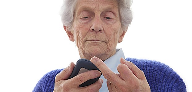 'Strategie für alle ist keine gute Medizin' Diabetespatientin bei der Blutzuckermessung. Im Alter steigt die Hypoglykämiegefahr, wenn ältere Betroffene immer mehr Komorbiditäten entwickeln.