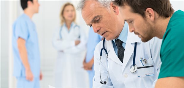 Diabetesversorgung lernen junge Mediziner am besten im direkten Patientenkontakt. Daher sei es wichtig, dass wenigstens die Häuser der Maximalversorgung diabetologische Abteilungen unterhalten, so DDG-Präsident Prof. Andreas Neu.