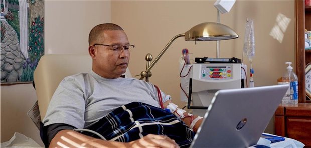 Dialyse nur im Sitzen oder Liegen? Oder darf auch ein bisschen Sport dabei sein? Denn das bringt einige Vorteile.