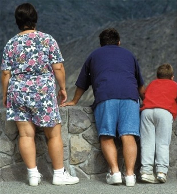 Dicke Eltern haben oft dicke Kinder, denn sie sind Vorbilder bei Essen und Bewegung.