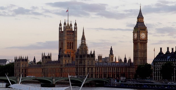 Britische Hausärzte hadern mit geplanter Reform Dicke Luft an der Themse: Die britischen Hausärzte sehen der geplanten NHS-Reform skeptisch entgegen. Sie muss noch durch das Parlament.