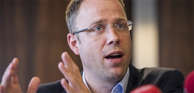 Politik streitet erbittert um Übergangsgelder Dicke Luft in Berlin: Gesundheitssenator Mario Czaja (CDU) steht in der Kritik.