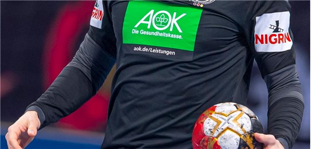 Krankenkassenlogos auf Trikots dürfen bleiben – vorerst Die AOK sponsert unter anderem die Deutsche Handballnationalmannschaft.