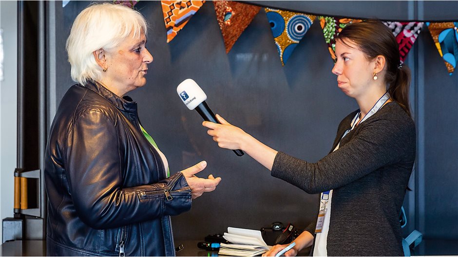 Die Ärzte Zeitung auf der Suche nach O-Tönen fürs Internet: Andrea Schudok, Volo...