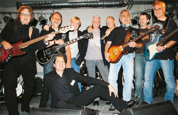 Ärzteband rockt für einen guten Zweck Die Ärzte und Hobby-Musiker von "The Licking Boyz" tauschen immer wieder ihre Kittel gegen die Gitarre.