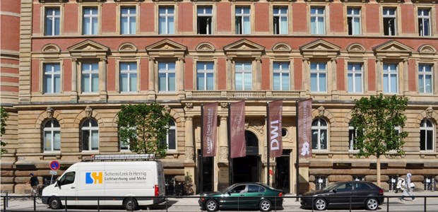 Privatärzte holen Luxuskonzept in die Hansestadt Die Alte Oberpostdirektion in Hamburg, neben dem Lanserhof haben sich hier weitere Gesundheitsanbieter angesiedelt.
