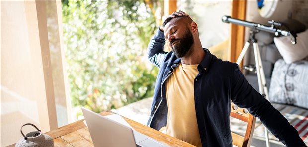 Die Arbeit im Homeoffice war für viele Arbeitnehmer in der EU während der Corona-Pandemie mit erhöhtem Stress verbunden. (Symbolbild mit Fotomodell)