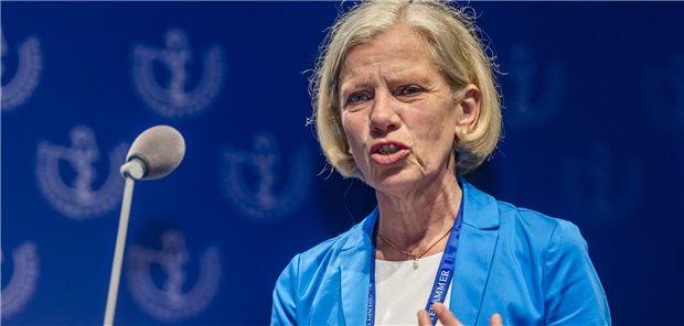 Die Arbeitsverdichtung in den Kliniken werde mit der Krankenhausreform nicht angegangen, warnt Christine Neumann-Grutzeck, Präsidentin des Bundesverbands Deutscher Internisten (BDI).