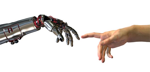 Pflege-Roboter finden hohe Zustimmung Die Arme eines Roboters und eines Menschen nähern sich an. Wie stark wird in der Pflege durchsetzen?