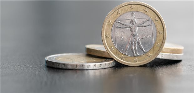 Bilanz für 2024: Über sechs Milliarden Euro Defizit der Krankenkassen Euro-Münzen