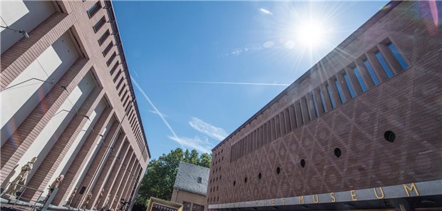 Pop-up-Wochenende: Frankfurter Museum zeigt Corona-Sammlung Die Außenfassade des neuen Teils des Historischen Museums in Frankfurt am Main (Hessen), aufgenommen am 17.05.2017. Das Museum will in der kommenden Woche an zwei Tagen Erinnerungsstücke von Bürgern an die Pandemie-Zeit zeigen. Der Eintritt soll dann frei sein.