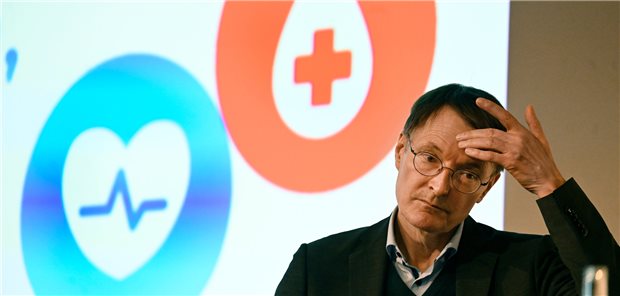 Die Auswüchse des Fallpauschalensystems will Bundesgesundheitsminister Professor Karl Lauterbach in den Griff kriegen. Das kündigte er am Montag auf der Medica an.&#xA;