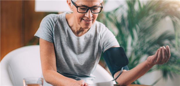 Die Autorinnen und Autoren resümieren, dass die Ergebnisse unterstreichen, wie wichtig es ist, auch in höherem Alter eine gute Blutdruckkontrolle aufrechtzuerhalten. 