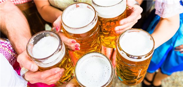 Die Autorinnen und Autoren resümieren, dass im Anschluss an die Trinkphase einen ganzen Tag Erholung gebraucht hatte, bis sich die Herzfrequenz und auch der Anteil der Vorhoftachykardien wieder normalisierten.