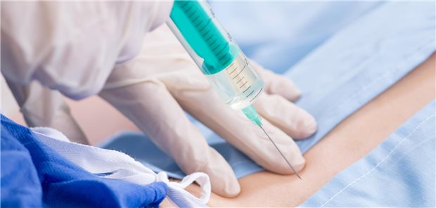 Die Autorinnen und Autoren resümieren, dass psychologische Therapiekomponenten wie die Patientenaufklärung wahrscheinlich essenziell sind für den therapeutischen Effekt bei der Behandlung von Rückenschmerzen.