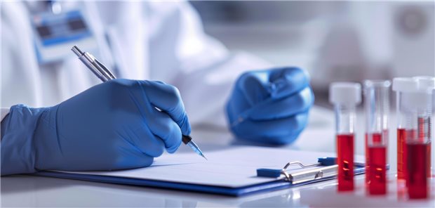 Die Autorinnen und Autoren untersuchten in ihrer Studie, ob und wie der Lp(a)-Wert mit der Inzidenz von schweren kardiovaskulären Komplikationen wie Herzinfarkt, Schlaganfall, Eingriffen zur koronaren Revaskularisation und kardiovaskulär bedingten Todesfällen zusammenhängt. 