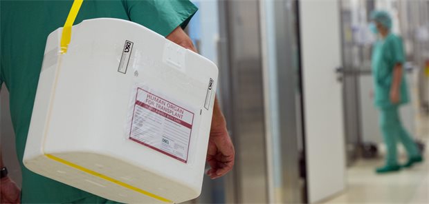 Das Foto zeigt einen Behälter zum Transport von zur Transplantation vorgesehenen Organen.
