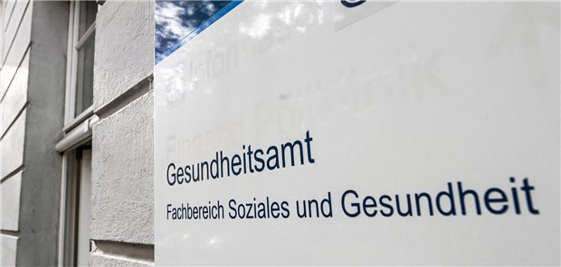 Frauenanteil in Gesundheitsämtern beträgt 82 Prozent Die Beschäftigung im Öffentlichen Gesundheitsdienst wird insbesondere von Frauen geschätzt. Jede fünfte Stelle im ÖGD entfällt auf eine Ärztin oder einen Arzt.