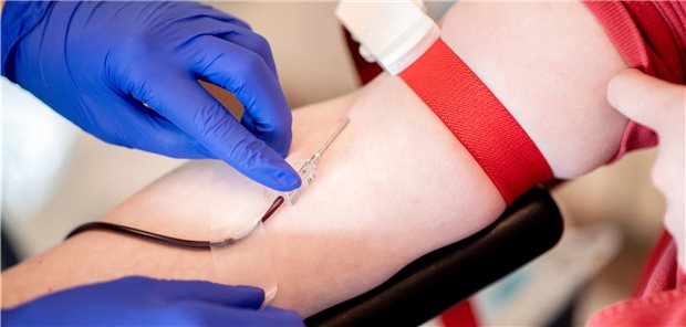 Patientenbeauftragte ruft zur Blut- und Plasmaspende auf Die Blutspendedienste schauen sorgenvoll in den Sommer, daher ruft die Patientenbeauftragte der Bundesregierung zum freiwilligen Aderlass auf.