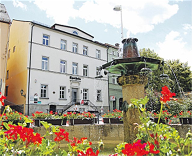 Pharmaceutical Care tief im Osten Die Böttger-Apotheke am Altmarkt: Schon seit über 400 Jahren gibt es hier eine Apotheke.