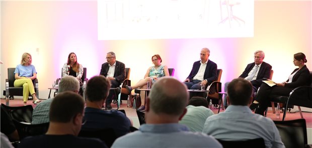 Ärzte in Hessen werden knapp, Politiker haben nur vage Antworten Diskussionsrunde