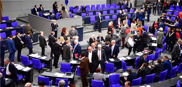 „Menschenfeindliche Arbeitsbedingungen im Bundestag“ Die Bundestagssitzung am 7. November 2019 wurde wegen zweier medizinischer Notfälle unterbrochen.
