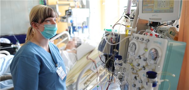 Pflegemanager: Personaluntergrenzen grundsätzlich überdenken! Die COVID-19-Pandemie zeige, dass sich die Personalsteuerung im Krankenhaus am „tatsächlichen Pflegebedarf“ der Patienten orientieren müsse, betont der Bundesverband Pflegemanagement.