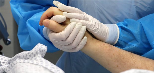 Chefärzte der Unimedizin Rostock schicken Brandbrief an Politik Die Chefärzte der Unimedizin Rostock sind skeptisch, ob das Haus eine mögliche vierte Pandemiewelle bewältigen könnte.