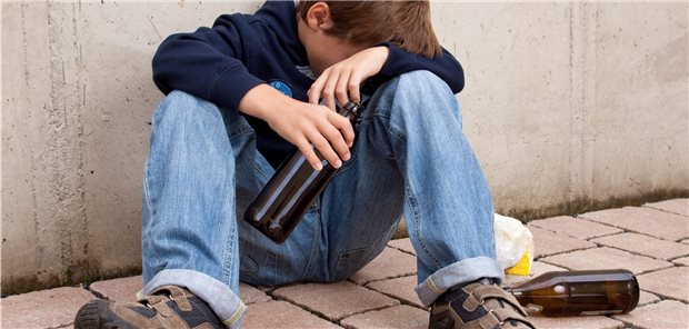 Nur noch halb so viele bayerische Jugendliche nach Alkoholkonsum in Klinik eingewiesen Die Corona-Pandemie hat wohl auch einen Effekt auf den Alkoholkonsum der zehn- bis unter 20-Jährigen in Bayern.