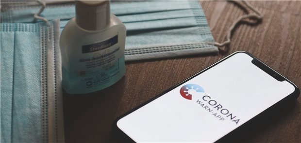 Einverständnis des Patienten auf Muster 10C/OEGD nicht vergessen! Die Corona-Warn-App ist Teil der Strategie gegen eine erneute Verbreitung des SARS-CoV-2-Virus in der Bevölkerung. Noch fehlen allerdings einige Bausteine in der digitalen Logistik.