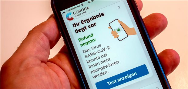 Praxen müssen Bürgertest-Ergebnisse an die Corona-Warn-App senden können Die Corona Warn App zeigt einen neagtiven Befund eines Coronatests auf Sars Cov 2 an.