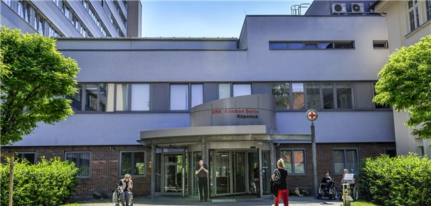 Die DRK-Klinik in Berlin-Köpenick klagt gegen eine mögliche Bevorzugung des landeseigenen Klinikkonzerns Vivantes. 28 private und freigemeinnützige Krankenhäuser in der Hauptstadt unterstützen die Aktion.