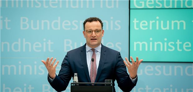 Spahn verteidigt kostenlose Corona-Tests Die Debatte der Kostenbeteiligung entfalte „schnell eine Logik, die nicht unserem solidarischen Krankenversicherungssystem entspricht“, so Gesundheitsminister Jens Spahn. (Archivbild)