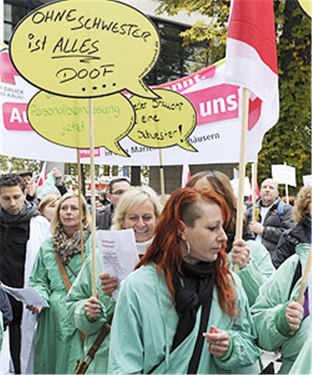 Klinik-Mitarbeiter machen ihrem Ärger Luft Die Demonstranten zogen durch die Saarbrücker Innenstadt.