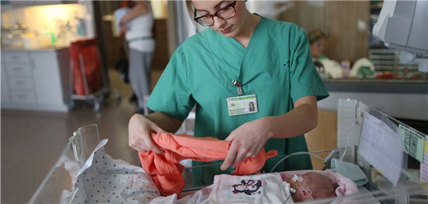 Verbände sehen Kinderkrankenpflege gefährdet Die Deutsche Gesellschaft für Kinderchirurgie warnte vor einer Unterversorgung der Kinderkrankenpflege.