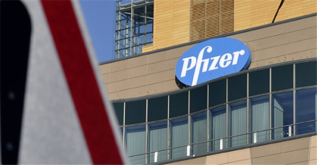 Ghostwriting zu HRT: Pfizer weist Vorwürfe zurück Die Deutschlandzentrale von Pfizer in Berlin: Das Unternehmen soll Veröffentlichungen von Ghostwritern geschrieben lassen haben. Pfizer weist den Vorwurf zurück.