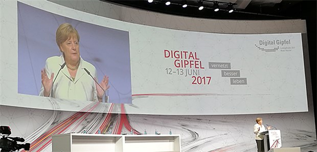 Merkel betont Chance für mehr Teamwork Die Digitalisierung bietet neue Möglichkeiten für Kooperationen zwischen den Akteuren im Gesundheitswesen. Das betonte Bundeskanzlerin Angela Merkel beim Digitalgipfel.