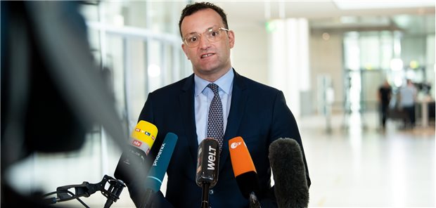 Koalition bringt E-Patientenakte Richtung Versorgung Die Digitalisierung soll nicht nur bei den Patienten ankommen: Gesundheitsminister Jens Spahn, bei einem Pressestatement nach der Verabschiedung des Patientendatenschutzgesetzes im Bundestag.