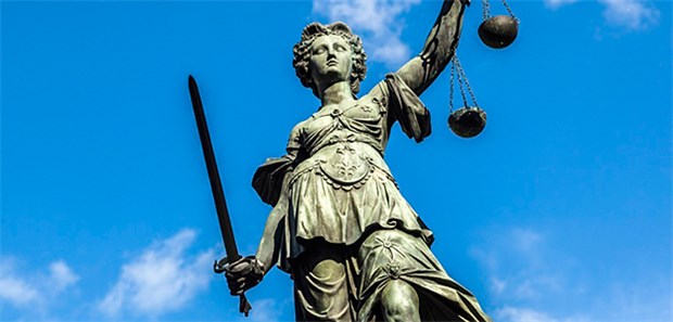 Die Düsseldorfer Uniklinik sieht sich um einen sechsstelligen Betrag von einem Arzt geschädigt.