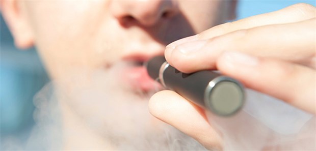 E-Zigaretten – Schlimmer als gedacht Die E-Zigarette: Weniger gesundheitsgefährdend als die herkömmliche Tabakzigarette? Wohl nicht.