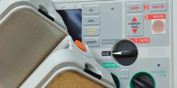 Die Elektrokardioversion ist die effektivste Methode, um Vorhofflimmern zu beenden. Erfahrungen mit Vernakalant zeigen aber, dass auch die medikamentöse Konversion eine hohe Erfolgquote haben kann.