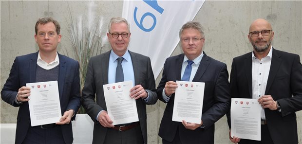  Kiels Oberbürgermeister Ulf Kämpfer, Steinburgs Landrat Claudius Teske, Dithmarschens Landrat Stefan Mohrdieck und der Esrte Stadtrat Michael Knapp aus Neumünster 