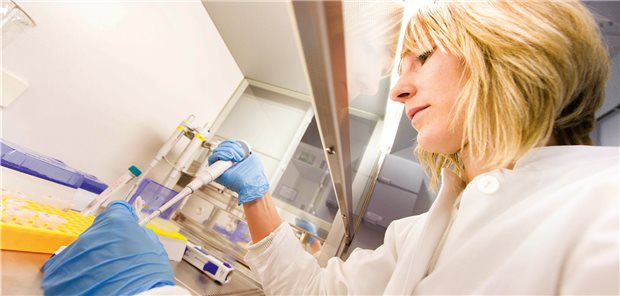 Dekade gegen Krebs: Brücke zur ambulanten Medizin fehlt noch häufig Die Entwicklung molekularbiologischer Labortests für die Krebsfrüherkennung gehört zu den Aktionen im Rahmen der Dekade gegen den Krebs.