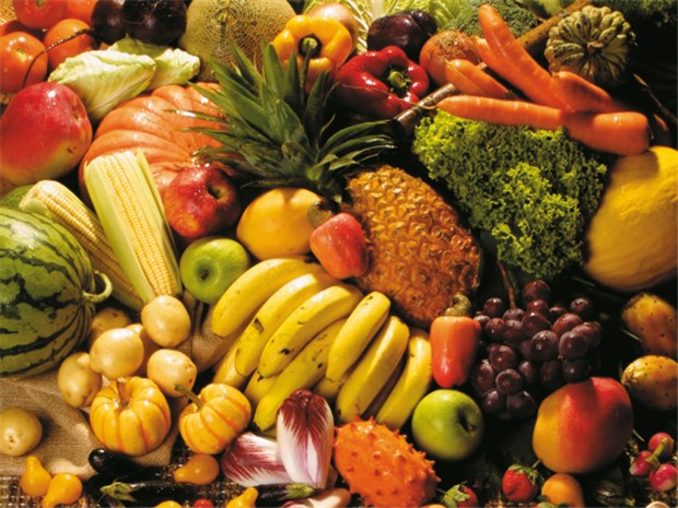 Mit Obst und Gemüse haben Nierensteine keine Chance Die Ernährung mit Gemüse, Obst und Vollkornprodukten erhöht den Zitratgehalt im Urin und wirkt der Steinbildung entgegen.