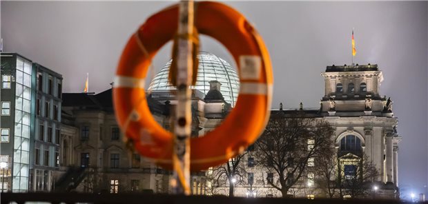 Antrag der FDP zur Entbudgetierung auf dem Weg in den Gesundheitsausschuss Rettungsring vor Reichstag