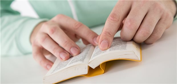 Berufserlaubnis auch ohne Sprachprüfung Die Fachsprachprüfung als Hürde für die Berufserlaubnis wird in Niedersachsen für ausländische Ärzte befristet ausgesetzt. Wie viele Ärzte davon profitieren könnten, ist derzeit unklar.