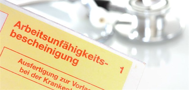 Beschäftigte in Betrieben fehlen immer länger Die Fehlzeiten steigen laut aktuellem BKK-Report immer weiter an.