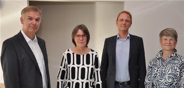 Projekt für übergewichtige Kinder und Jugendliche „Heureka“ ausgezeichnet Gruppenfoto: Die Förderkreis-Vorsitzende Dr. Gisa Andresen (rechts) überreichte den Förderpreis an Dr. Michael Emken, Case-Managerin Veronika Michel und Dr. Ingo Menrath (von links).