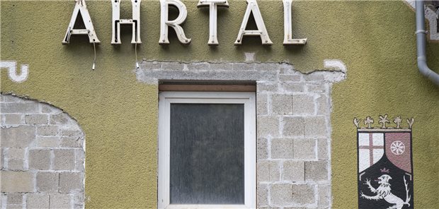 Bedarf an Psychotherapie im Ahrtal weiter „riesig“ Die Folgen der Flut vor zwei Jahren sind noch präsent – im Gebäudebestand und in den Köpfen. Hier eine ehemalige Raststätte in der Gemeinde Schuld im Ahrtal.