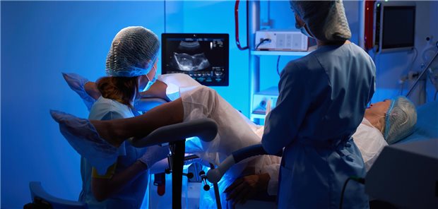 Embryotransfer erhöht womöglich Leukämierisiko der Kinder Die Forschenden aus Frankreich resümieren, dass die landesweite Kohortenstudie mit mehr als 8,5 Millionen Kindern darauf hinweise, dass Kinder, die nach FET oder ET zur Welt kommen, ein höheres Leukämierisiko haben als natürlich gezeugte Kinder, wenngleich sich das allgemeine Krebsrisiko nicht unterscheidet.
